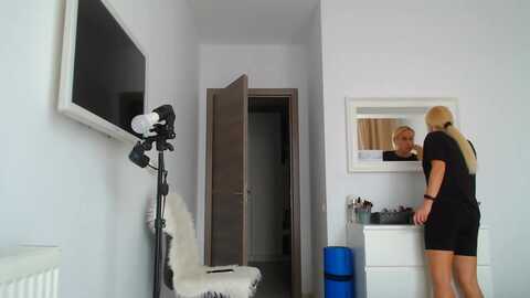 hrystina_ @ myfreecams on 20230919