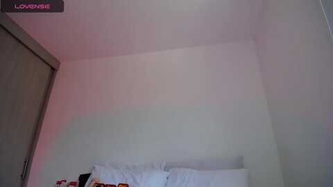 isagamboa @ myfreecams on 20230919