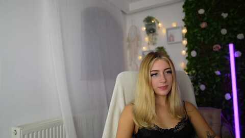 tina_nappi18 @ myfreecams on 20230919