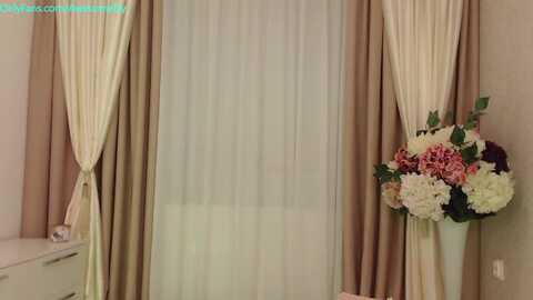 awesomeely @ myfreecams on 20230920