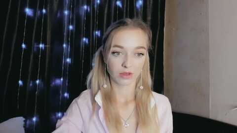 ambri_lili @ myfreecams on 20230921