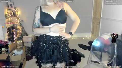 lunawolfie @ myfreecams on 20230921