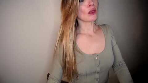 misschloe2 @ myfreecams on 20230921