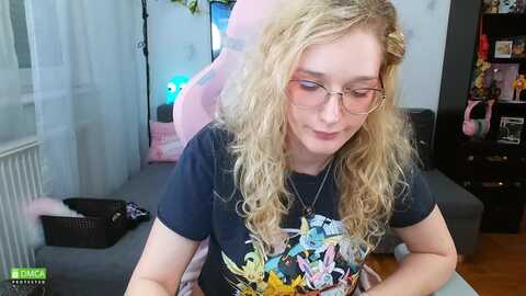 monicmoon18 @ myfreecams on 20230921