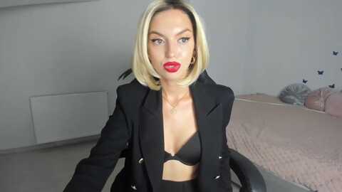 emeraldtopaz @ myfreecams on 20230922