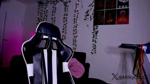 mikamaez @ myfreecams on 20230922