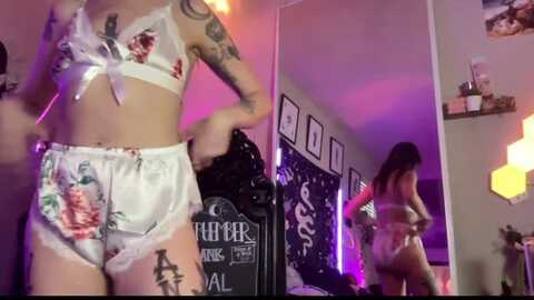 rileywoods @ myfreecams on 20230924