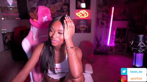 lovezia @ myfreecams on 20230925