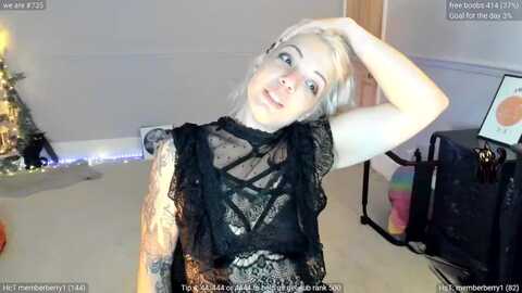 lunawolfie @ myfreecams on 20230925