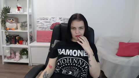 nicolyrio @ myfreecams on 20230925