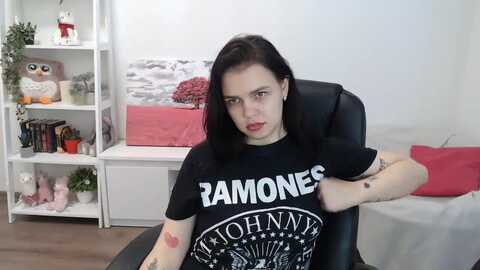 nicolyrio @ myfreecams on 20230925
