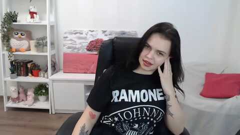nicolyrio @ myfreecams on 20230925