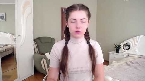 miriam_mills @ myfreecams on 20230926