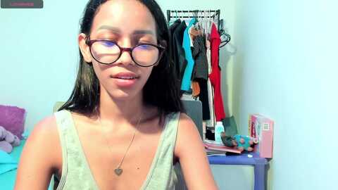 holly_sweet18 @ myfreecams on 20230929