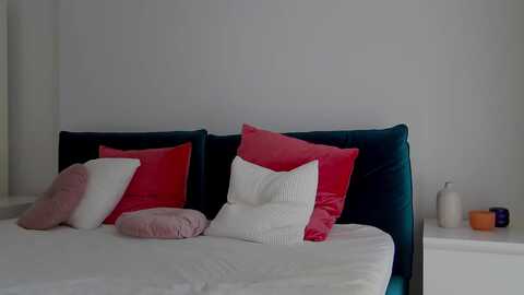 naiasummer @ myfreecams on 20230929