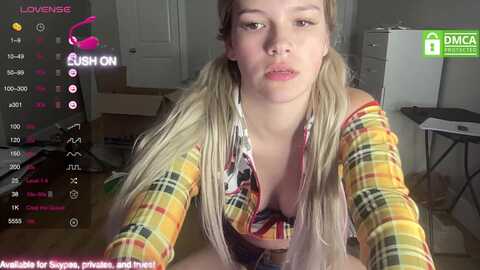 sarahsweets18 @ myfreecams on 20230930