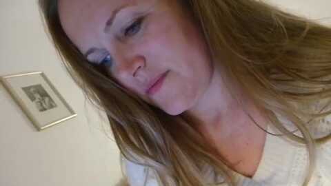 justlily @ myfreecams on 20231001