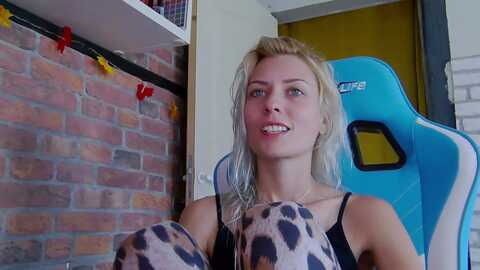 karoline121 @ myfreecams on 20231001