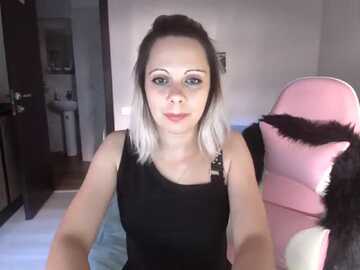 ladyyogi @ myfreecams on 20231001