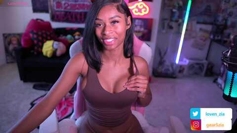 lovezia @ myfreecams on 20231001