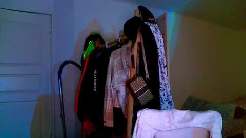 mollyxss @ myfreecams on 20231001