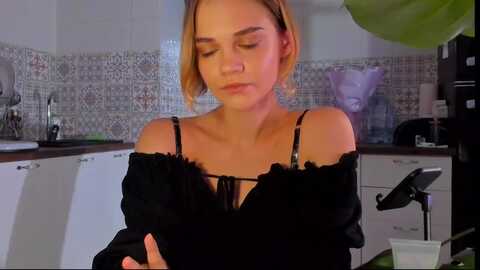 valentinagirl @ myfreecams on 20231001