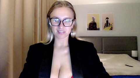 vivicacoke @ myfreecams on 20231001