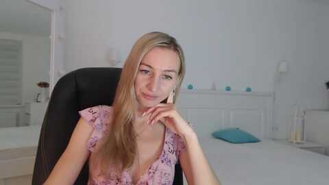 yoursexymilax @ myfreecams on 20231001