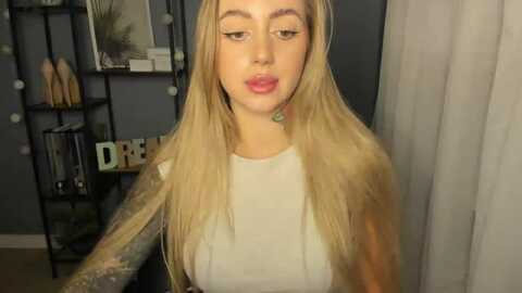 flowercoralie @ myfreecams on 20231002