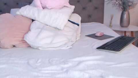 naominasssh @ myfreecams on 20231002