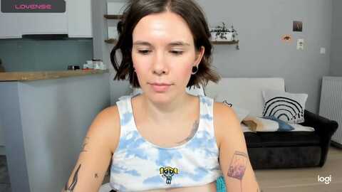 oliv_port @ myfreecams on 20231002