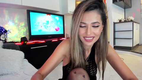 smileytinaa @ myfreecams on 20231002