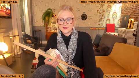 ashleyylovee @ myfreecams on 20231003
