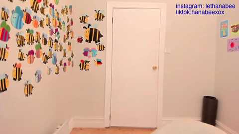 hana_bee @ myfreecams on 20231003