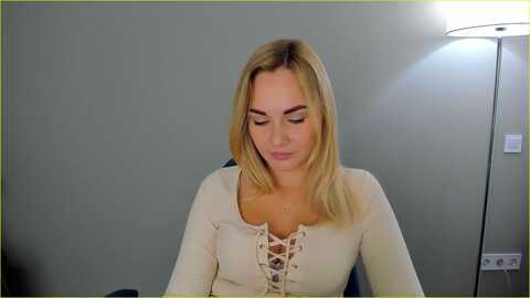 linajames @ myfreecams on 20231003