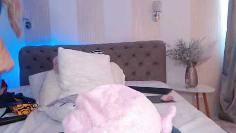 naominasssh @ myfreecams on 20231003