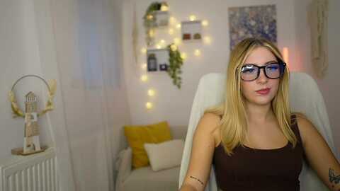 tina_nappi18 @ myfreecams on 20231003