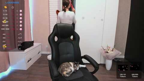 hollymollyy @ myfreecams on 20231004