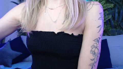 horny_blond @ myfreecams on 20231004