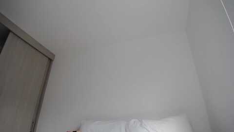 isagamboa @ myfreecams on 20231004