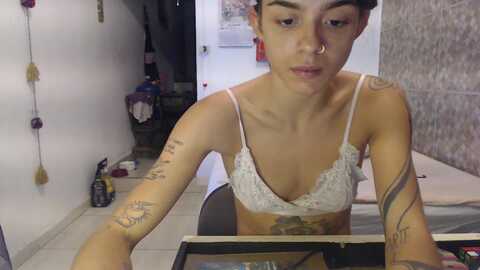 lauraflor @ myfreecams on 20231004