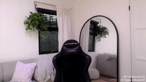 marie @ myfreecams on 20231004