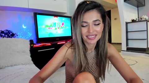 smileytinaa @ myfreecams on 20231004