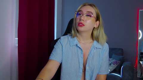 victoriarosss @ myfreecams on 20231004