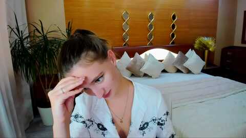 wittybunnyy @ myfreecams on 20231004