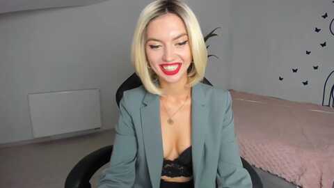 emeraldtopaz @ myfreecams on 20231005