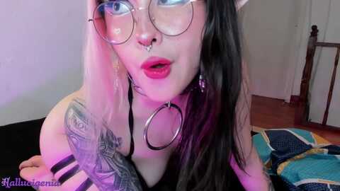 hallucigenia1 @ myfreecams on 20231005