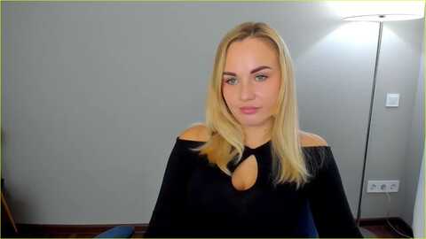 linajames @ myfreecams on 20231005