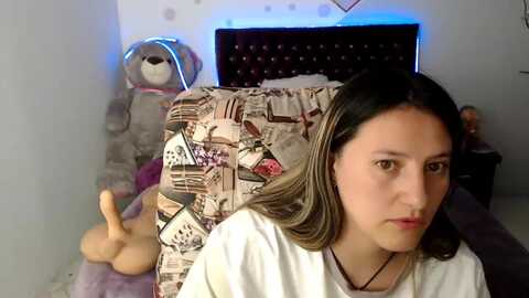 lorenahot06 @ myfreecams on 20231005