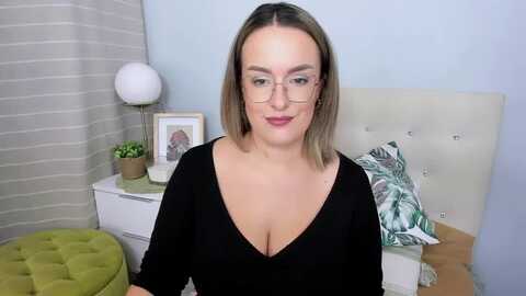 mollygold @ myfreecams on 20231005